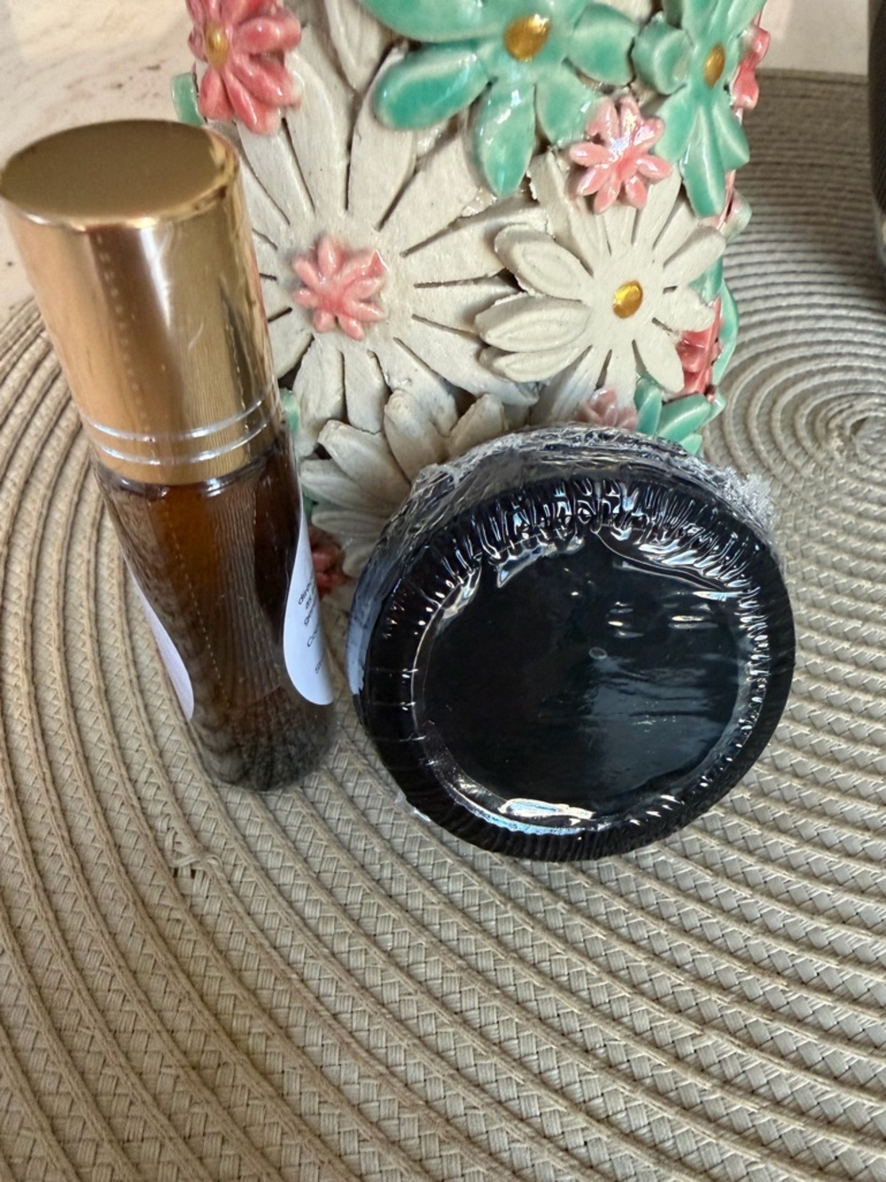 DANI & DIOR Hot Flash Balm & Roll-On Set - Holographic Pouch - Picture 6 of 7